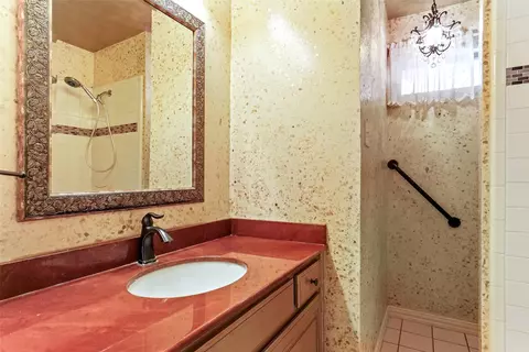Bath - 416 Milla Ln, Euless, TX 76039 photo 3 of 3