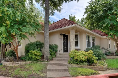 Exterior - 416 Milla Ln, Euless, TX 76039 photo 2 of 3