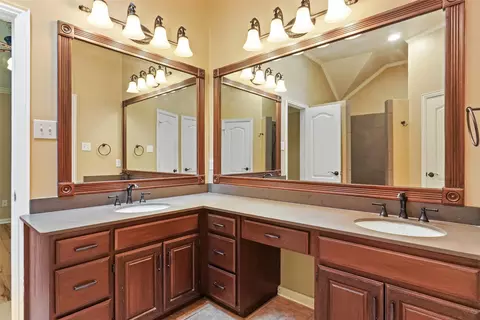 Bath - 416 Milla Ln, Euless, TX 76039 photo 1 of 3