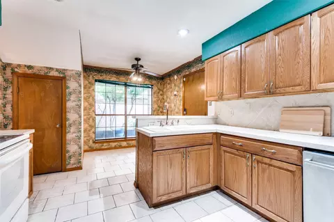 Kitchen - 512 Bryan Ct, Irving, TX 75060 photo 1 of 2