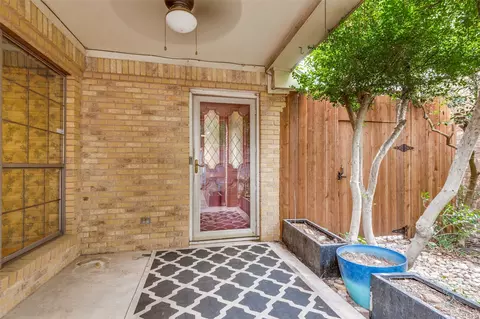 512 Bryan Ct, Irving, TX 75060