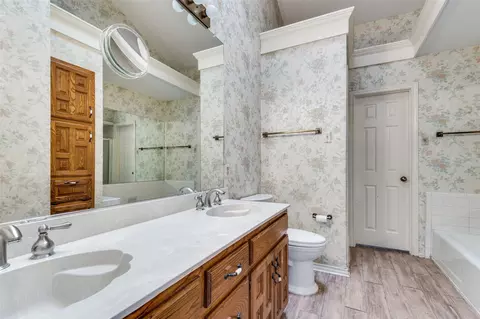 Bath - 512 Bryan Ct, Irving, TX 75060 photo 1 of 2
