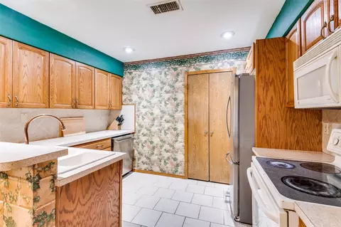 Kitchen - 512 Bryan Ct, Irving, TX 75060 photo 2 of 2
