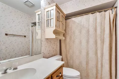 Bath - 512 Bryan Ct, Irving, TX 75060 photo 2 of 2