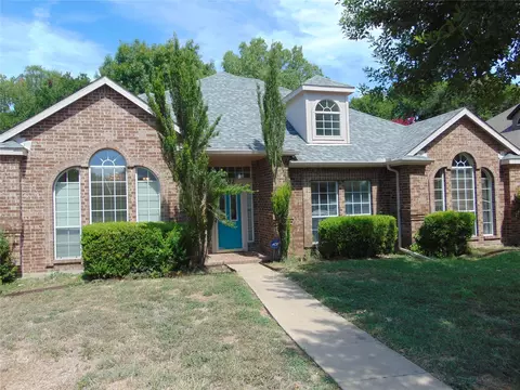 1037 Twin Creek Dr, Desoto, TX 75115