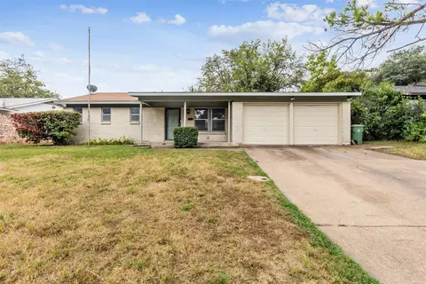4716 Matthews Ct, Forest Hill, TX 76119