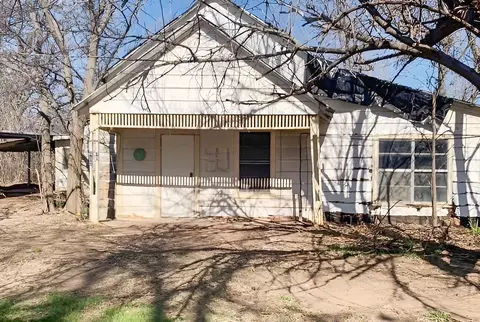 402 7th St, Tuscola, TX 79562