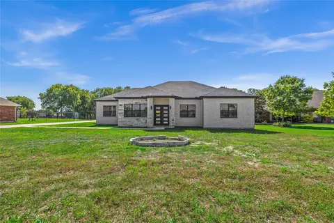 1057 Meadow Hill Dr, Lavon, TX 75166