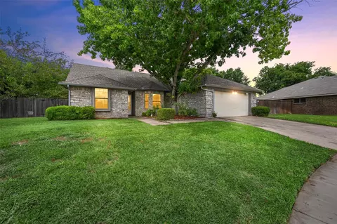 6314 Brookmont Ct, Arlington, TX 76018