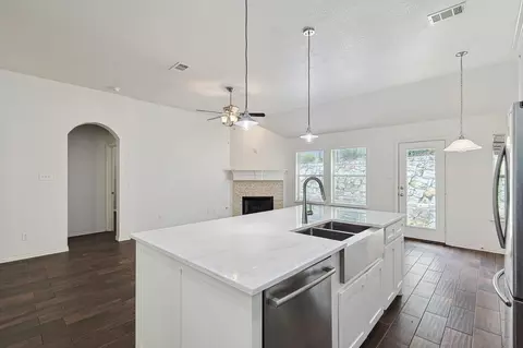 512 Wade Ct, Euless, TX 76039 photo 13