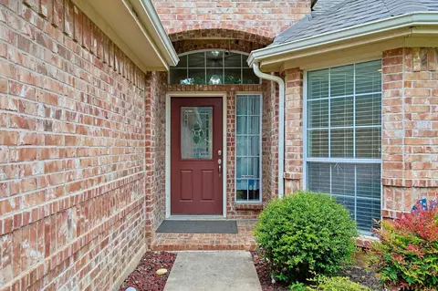 512 Wade Ct, Euless, TX 76039 photo 4