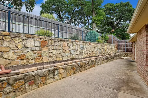 512 Wade Ct, Euless, TX 76039 photo 31