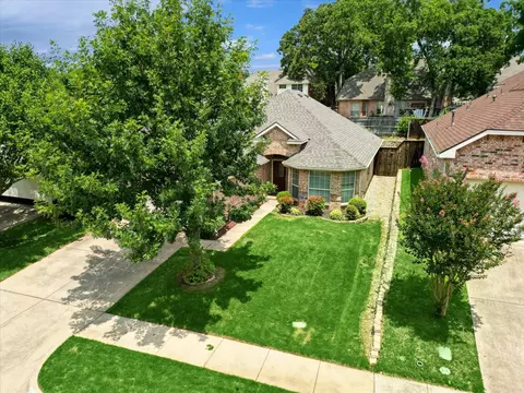 512 Wade Ct, Euless, TX 76039 photo 3