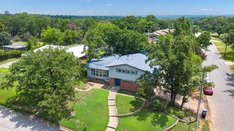 1830 W Hull St, Denison, TX 75020