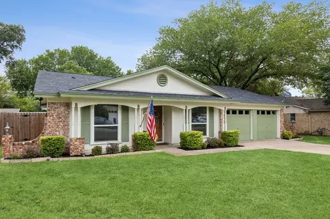 Exterior - 2145 Mountainview Dr, Hurst, TX 76054 photo 4 of 6
