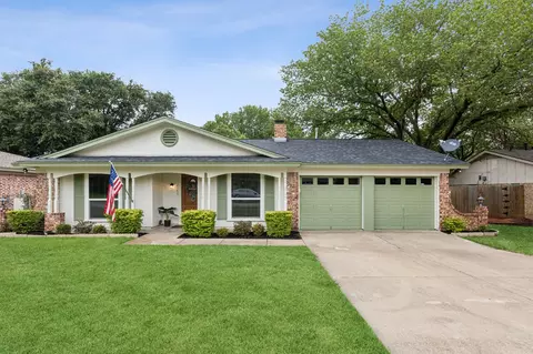 Exterior - 2145 Mountainview Dr, Hurst, TX 76054 photo 3 of 6