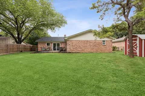 Exterior - 2145 Mountainview Dr, Hurst, TX 76054 photo 6 of 6