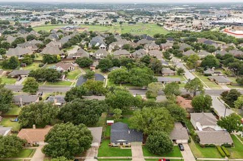 View/Area - 2145 Mountainview Dr, Hurst, TX 76054 photo 2 of 3