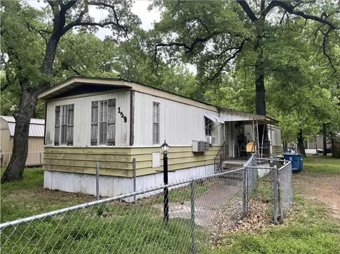 139 Willowood Dr, Gun Barrel City, TX 75156
