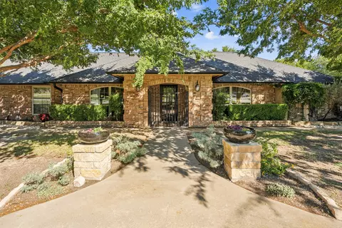 201 Green Oaks Trl, Hudson Oaks, TX 76087