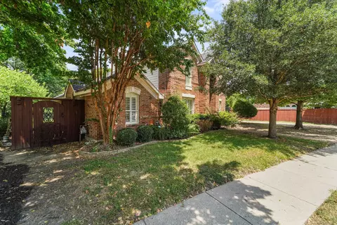 8901 Lakeside Dr, Rowlett, TX 75088