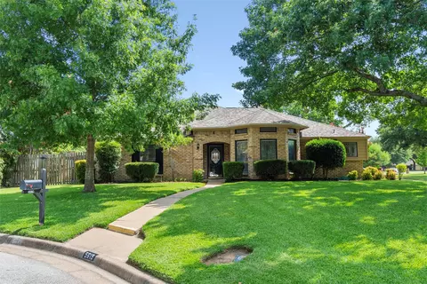 5619 Louise Way Dr, Arlington, TX 76017