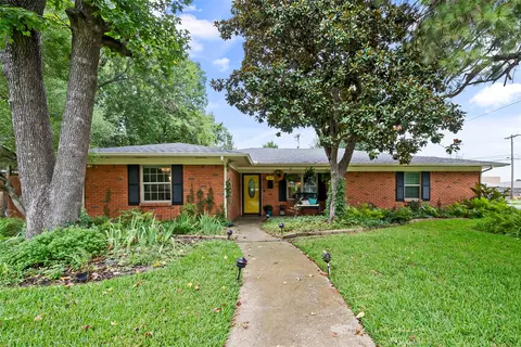 2018 Fairfax Dr, Corsicana, TX 75110