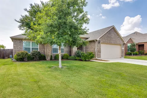 8017 Ponwar Dr, Fort Worth, TX 76131