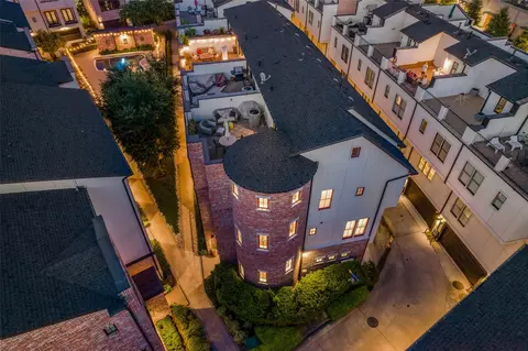 2111 Norlock Ln, Dallas, TX 75201