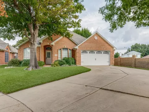 5925 Echo Bluff Dr, Haltom City, TX 76137