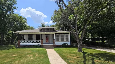 500 N 3rd St, Bangs, TX 76823