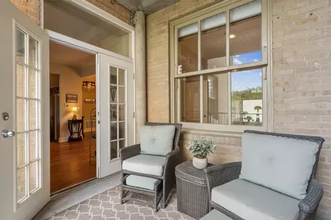 411 W 7th St #304, Fort Worth, TX 76102