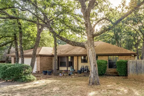 7800 Miracle Ln, North Richland Hills, TX 76182