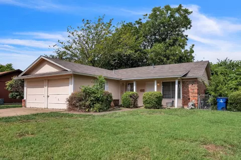 512 Langley Ave, Everman, TX 76140