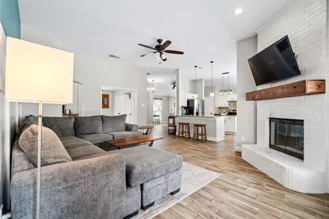 760 S Ridge Dr, Midlothian, TX 76065