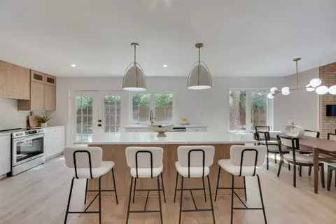 10930 Listi Dr, Dallas, TX 75238