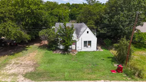 1210 Market St W, Honey Grove, TX 75446