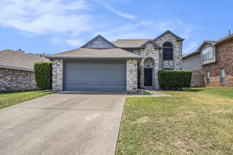 1372 Honeysuckle Ln, Lewisville, TX 75077