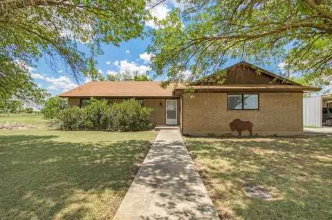 104 Circle Dr, Coleman, TX 76834