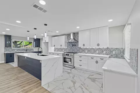 1537 W Red Bird Ln, Dallas, TX 75232