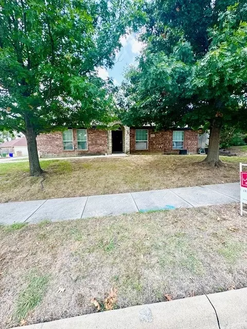 9201 Rhea Dr, White Settlement, TX 76108