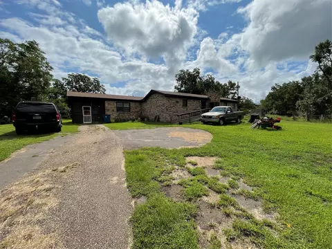 1011 Gilmer Rd, Winnsboro, TX 75494