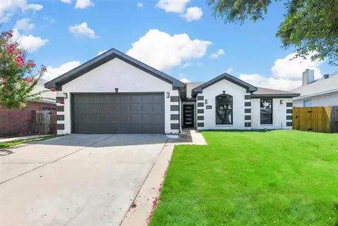 8445 Miami Springs Dr, Fort Worth, TX 76123