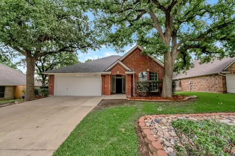 2616 Briargrove Dr, Hurst, TX 76054