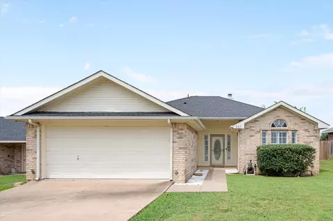 207 Comanche Trl, Alvarado, TX 76009