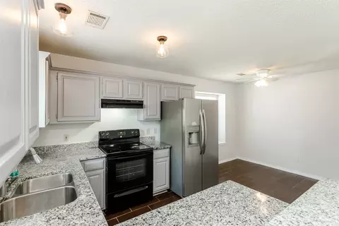 Kitchen - 2514 Daisy Ln, Rowlett, TX 75089 photo 3 of 4