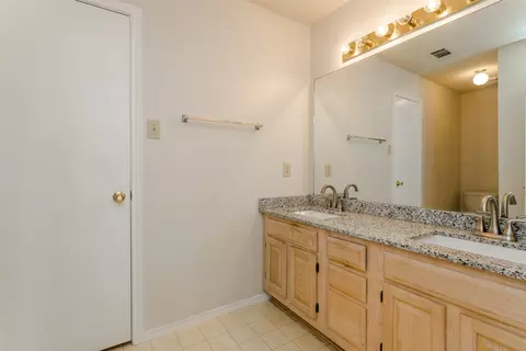 Bath - 2514 Daisy Ln, Rowlett, TX 75089 photo 2 of 2