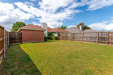 Exterior - 2514 Daisy Ln, Rowlett, TX 75089 photo 4 of 4