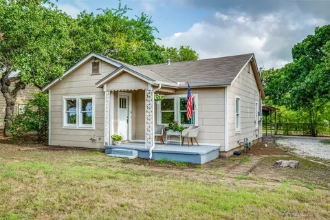 1102 Greenlee St, Denton, TX 76201