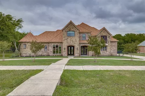 2805 S Lakeview Dr, Cedar Hill, TX 75104